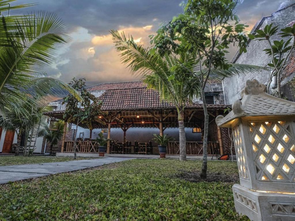 Malioboro Garden Hotel Yogyakarta Exterior photo