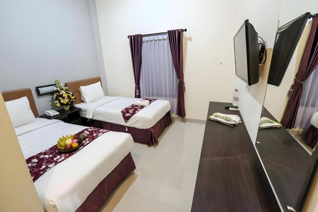 Malioboro Garden Hotel Yogyakarta Exterior photo