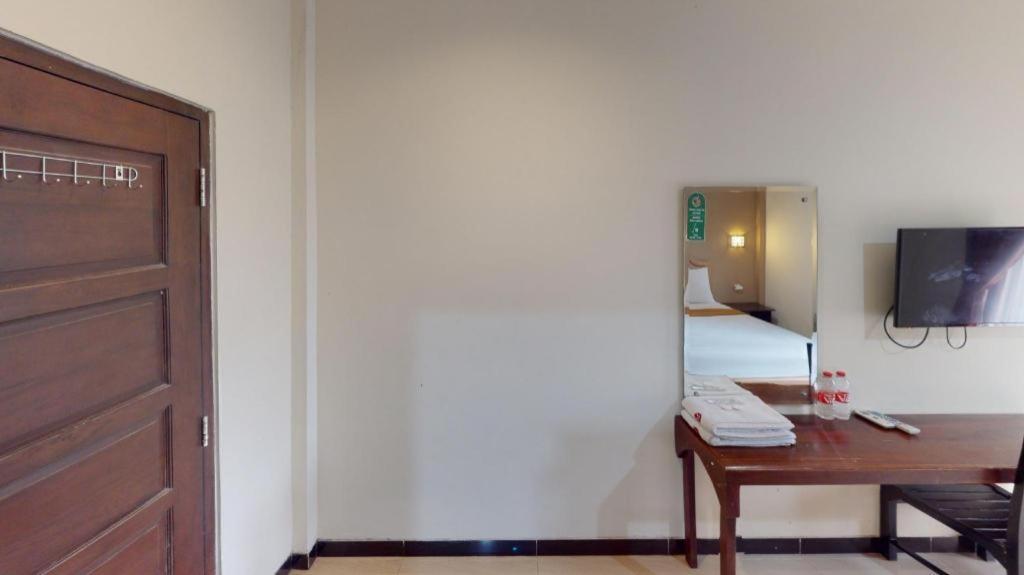 Malioboro Garden Hotel Yogyakarta Exterior photo