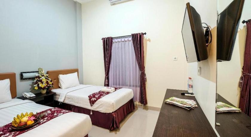 Malioboro Garden Hotel Yogyakarta Exterior photo
