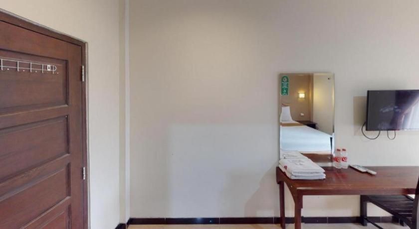 Malioboro Garden Hotel Yogyakarta Exterior photo