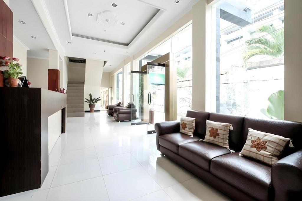 Malioboro Garden Hotel Yogyakarta Exterior photo